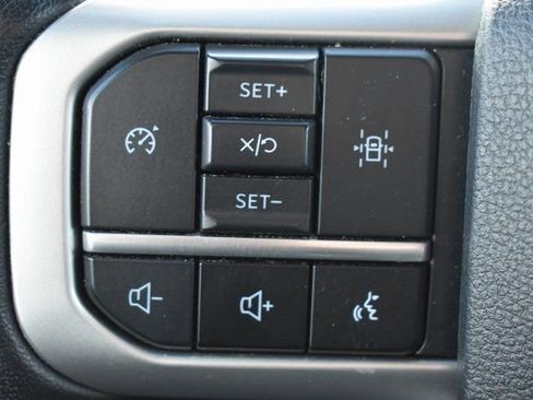 Used 2024 Ford Expedition XLT image 25