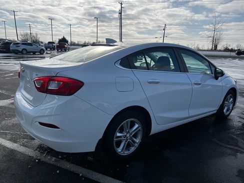 Used 2018 Chevrolet Cruze LT w/ Convenience Package image 7