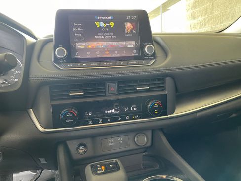 Used 2025 Nissan Rogue SV image 20