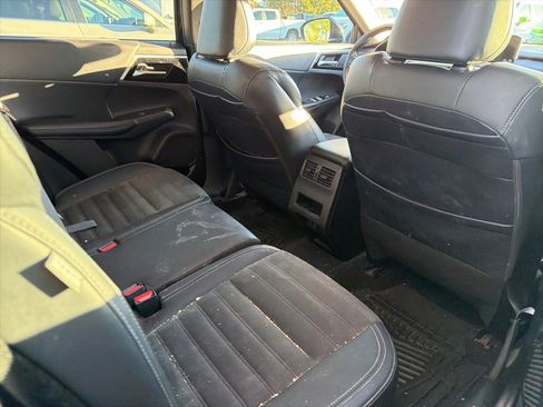 Used 2022 Mitsubishi Outlander SE image 6