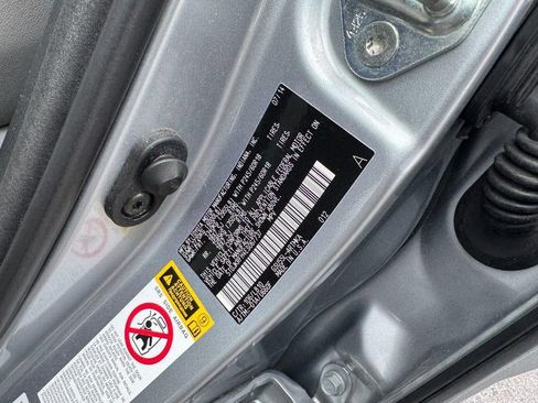 Used 2014 Toyota Highlander XLE AWD/4WD image 25