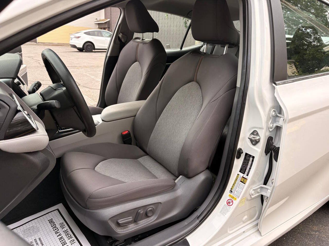 Used 2018 Toyota Camry LE FWD image 19