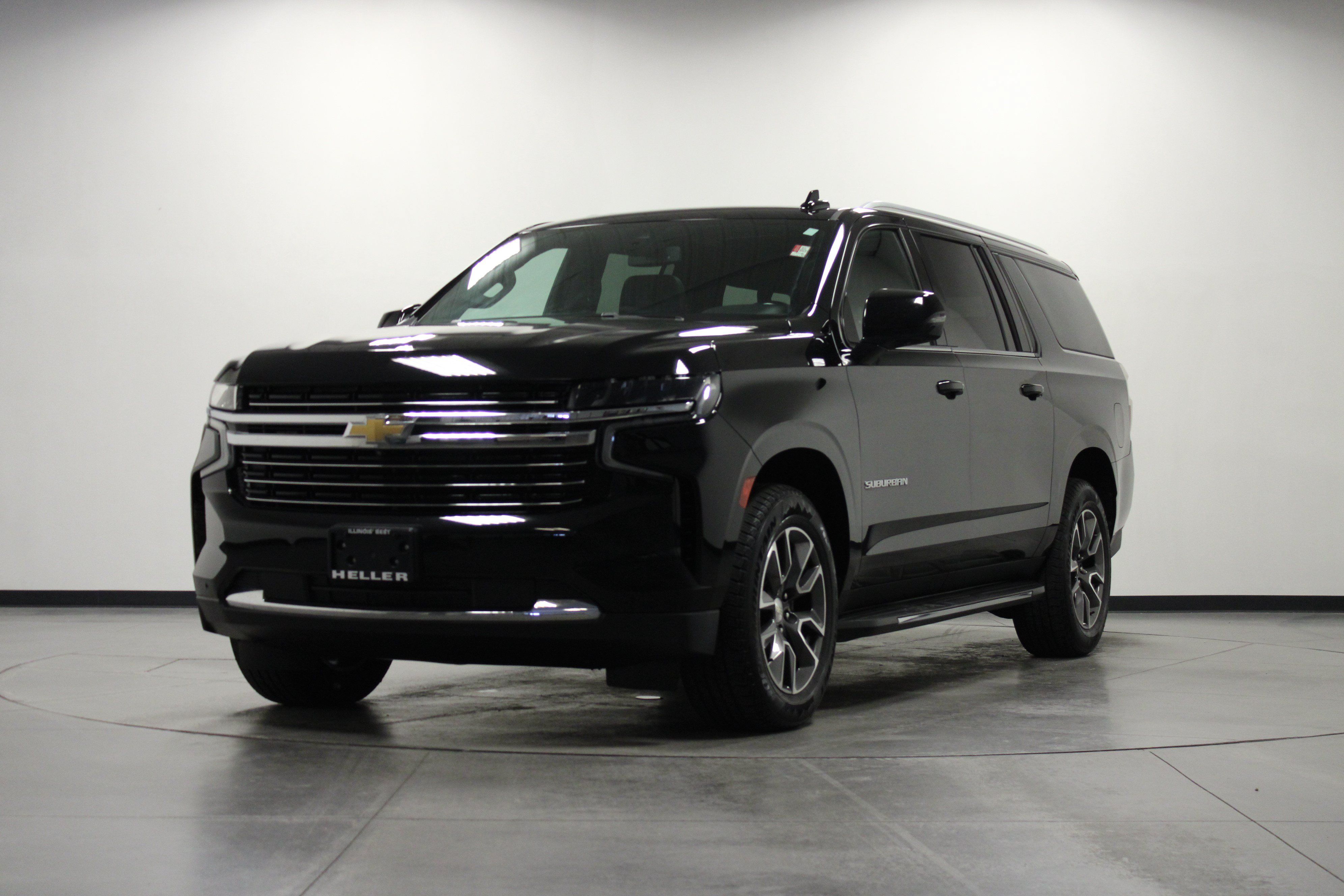 Used 2021 Chevrolet Suburban LT w/ LT Signature Package AWD/4WD image 8