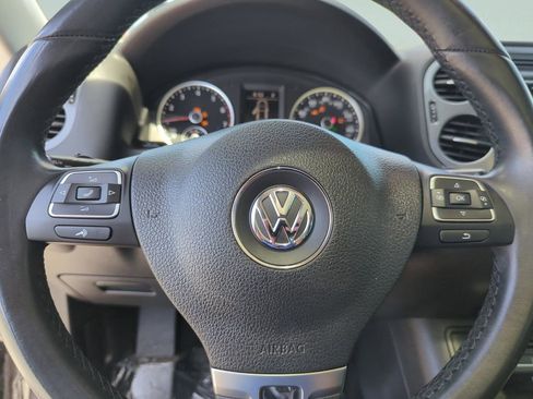 Used 2016 Volkswagen Tiguan SE image 41