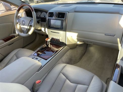 Used 2005 Cadillac XLR image 15