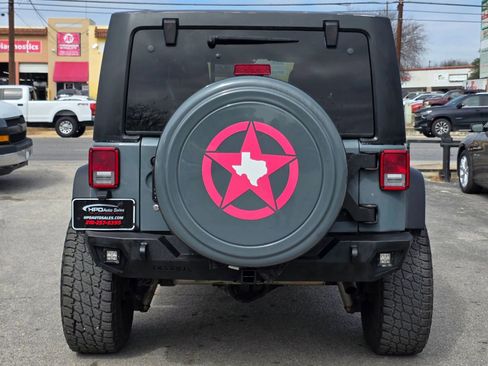 Used 2015 Jeep Wrangler Unlimited Sahara w/ Max Tow Package AWD/4WD image 4