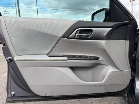 Used 2015 Honda Accord LX image 17