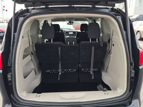 Used 2023 Chrysler Voyager LX FWD image 13