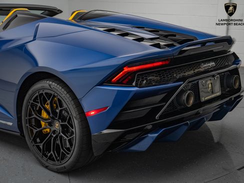 Used 2023 Lamborghini Huracan EVO image 13