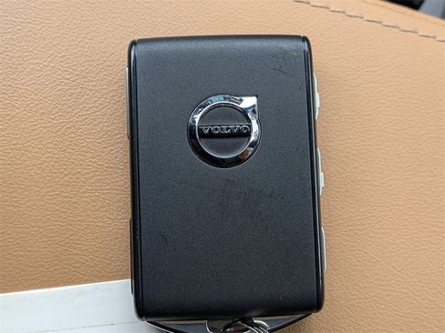 Certified 2023 Volvo XC60 B5 Ultimate image 32