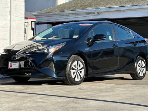 Used 2017 Toyota Prius Two image 8