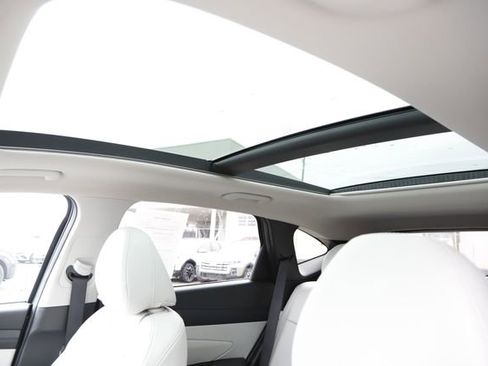 Certified 2025 Hyundai Tucson Limited AWD/4WD image 16