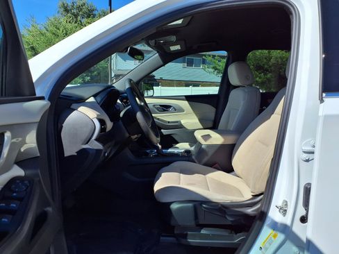 Used 2023 Chevrolet Traverse LS FWD image 19