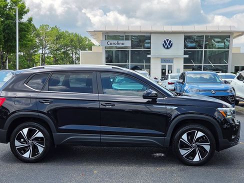 Certified 2024 Volkswagen Taos SE AWD/4WD image 7