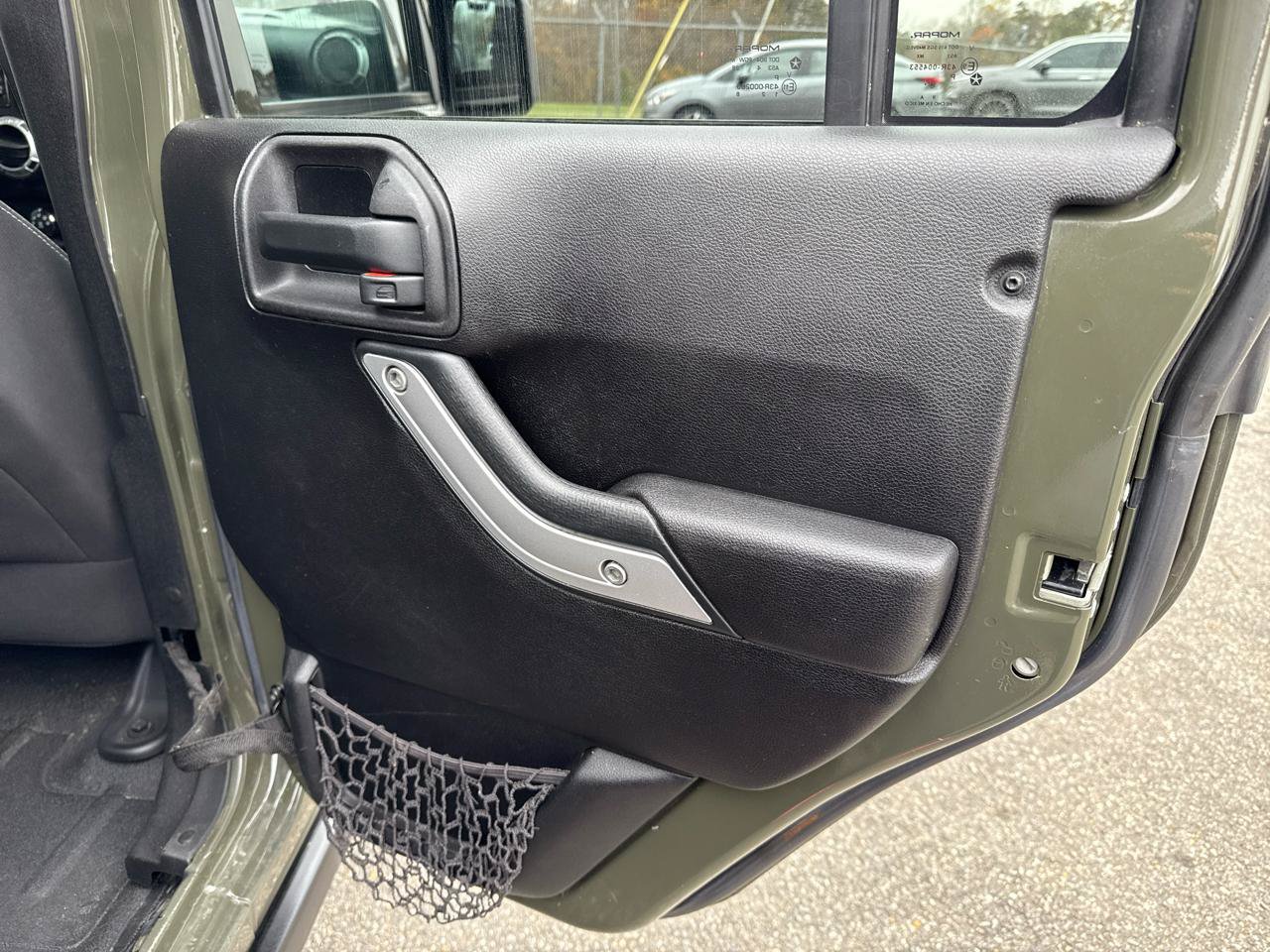 Used 2015 Jeep Wrangler Unlimited Rubicon w/ Connectivity Group AWD/4WD image 24