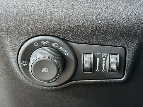 Used 2025 Jeep Compass Limited AWD/4WD image 17