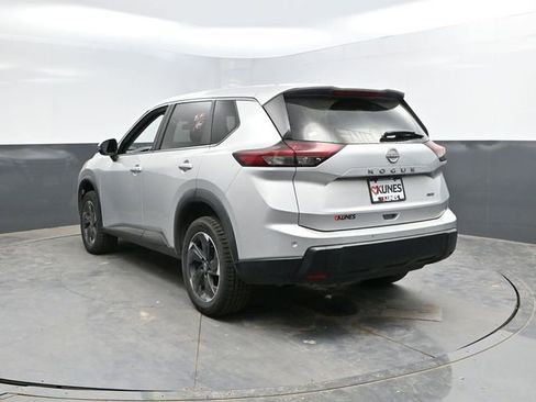 Used 2025 Nissan Rogue SV AWD/4WD image 8