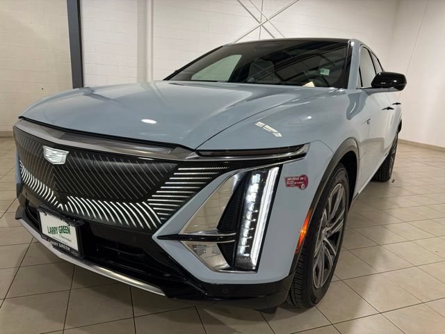 Used 2024 Cadillac Lyriq Luxury RWD image 2