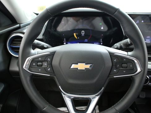 Used 2024 Chevrolet Trax LT w/ Driver Confidence Package FWD image 13