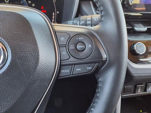 Certified 2025 Toyota Corolla Cross XLE image 23