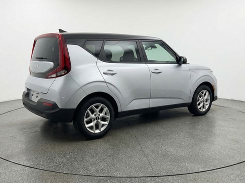 Used 2025 Kia Soul LX w/ LX Technology Package FWD image 9