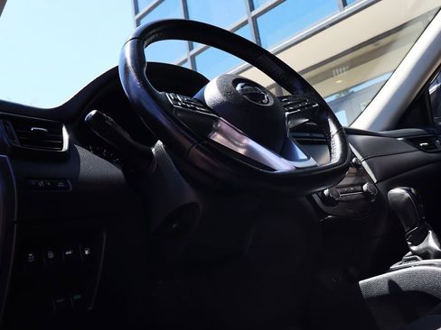 Used 2020 Nissan Rogue SV image 41