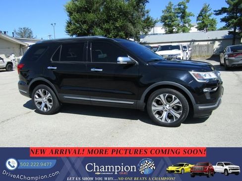 Used 2018 Ford Explorer Platinum AWD/4WD image 3