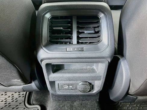 Used 2023 Volkswagen Tiguan SE R-Line FWD image 11