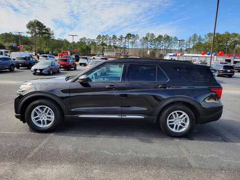 Used 2025 Ford Explorer Active image 2