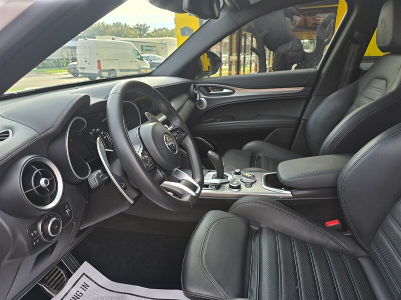 Used 2023 Alfa Romeo Stelvio Veloce AWD/4WD image 18