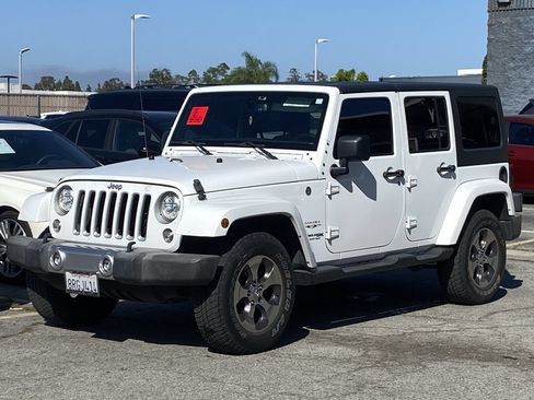 Used 2018 Jeep Wrangler Unlimited Sahara AWD/4WD image 2