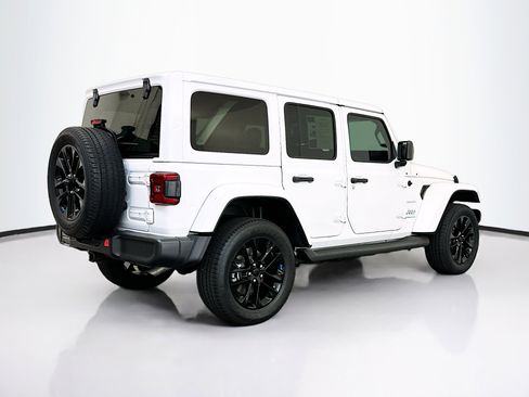 Used 2023 Jeep Wrangler Sahara image 9