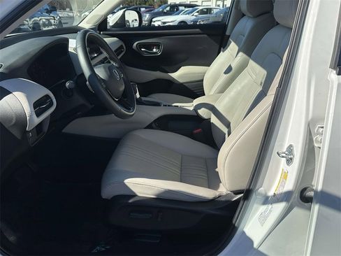 Certified 2024 Honda HR-V EX-L image 4