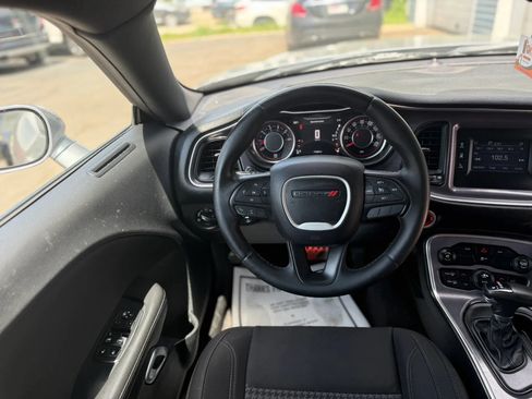 Used 2015 Dodge Challenger SXT RWD image 10