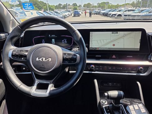 Used 2023 Kia Sportage EX AWD/4WD image 11