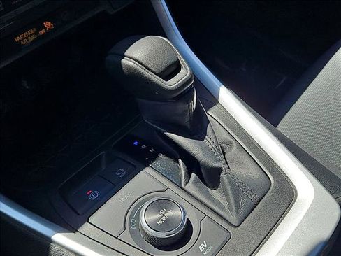 Used 2022 Toyota RAV4 XLE image 12