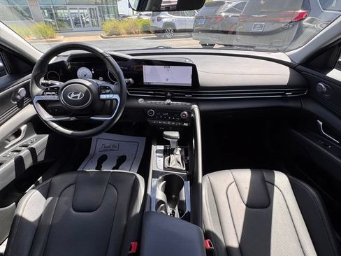 Used 2025 Hyundai Elantra Limited FWD image 16