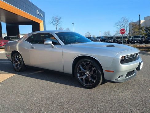 Used 2019 Dodge Challenger SXT w/ Plus Package image 2