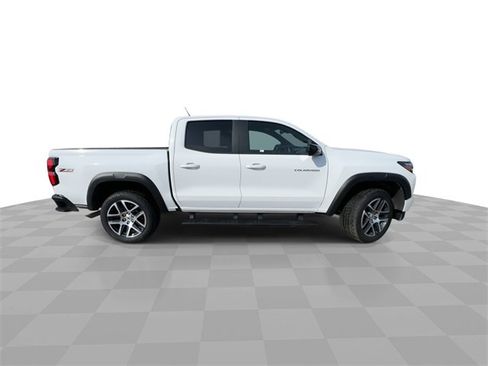 Used 2024 Chevrolet Colorado Z71 w/ Z71 Convenience Package 2 image 9