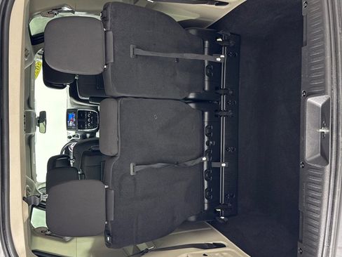 Used 2020 Dodge Grand Caravan SE w/ UConnect Hands-Free Group image 22