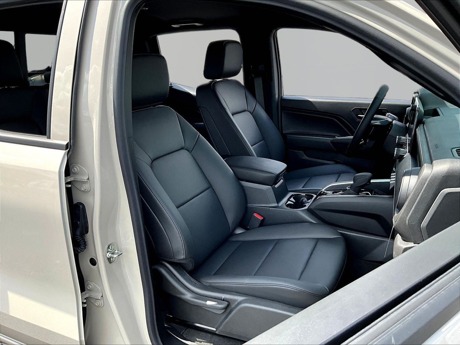 New 2026 Chevrolet Colorado Trail Boss w/ Midnight Edition AWD/4WD image 18