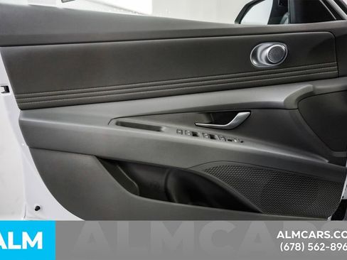 Used 2025 Hyundai Elantra Sport image 43