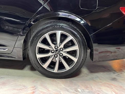 Used 2018 Lincoln Continental Premiere AWD/4WD image 30
