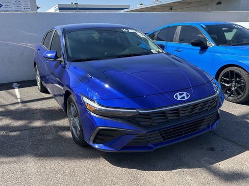 Used 2024 Hyundai Elantra SE FWD image 5