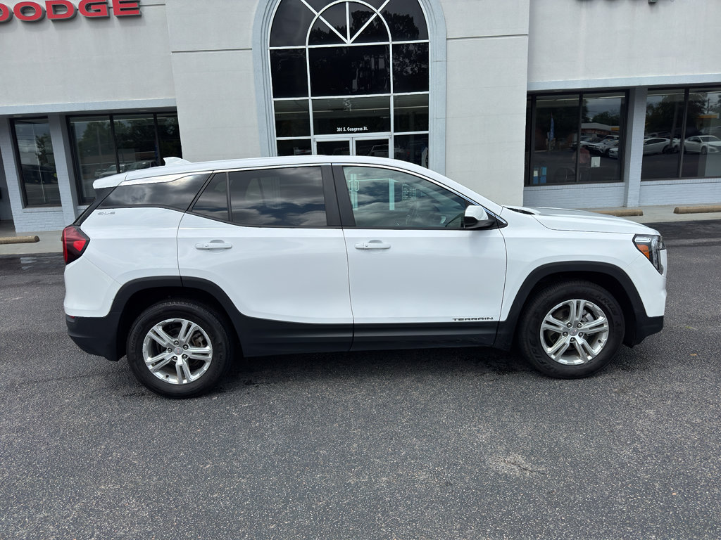 Used 2024 GMC Terrain SLE FWD image 2