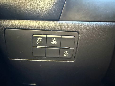 Used 2018 MAZDA MAZDA3 Grand Touring w/ Premium Equipment Package image 17