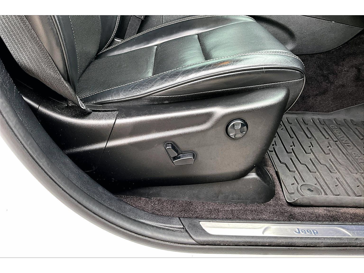 Used 2016 Jeep Grand Cherokee Overland AWD/4WD image 51