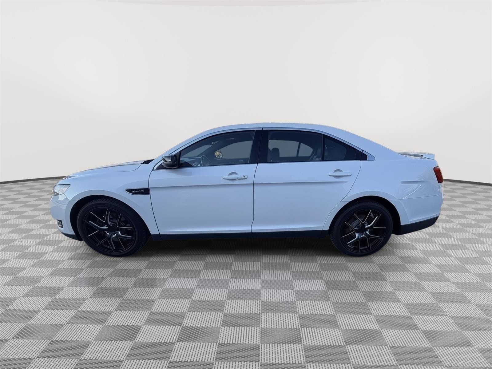 Used 2016 Ford Taurus SHO AWD/4WD image 4