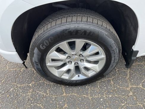 Used 2023 Chevrolet Silverado 1500 Custom image 22