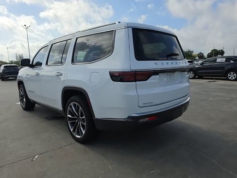 Used 2022 Jeep Wagoneer Series III w/ Premium Group I AWD/4WD image 7